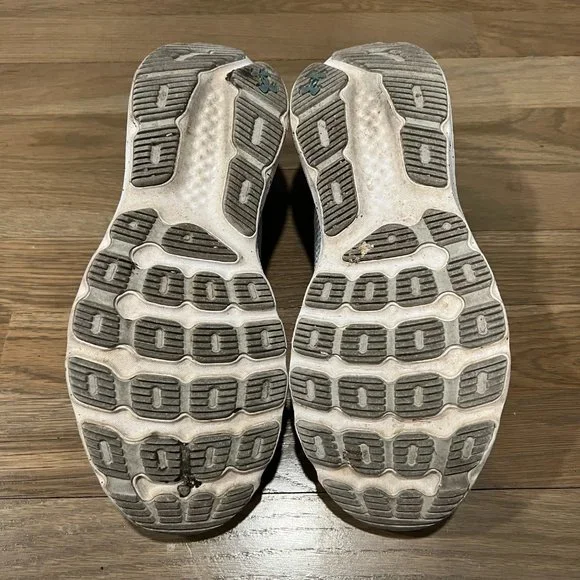 Under Armour Escape Shoes in Size 9.5 - Picture 6 of 8